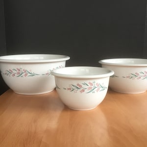 Vintage CORELLE Coordinates Rosemarie Nesting Bowls set of 3