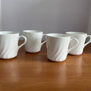 Vintage 4er Set Corning White Erweiterungen Swirl Kaffee Tee Tassen Tassen