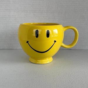 Vintage Yellow Happy Face Smile Mug