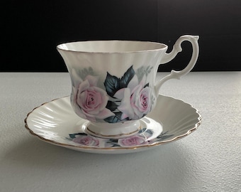 Juego de taza de té y platillo vintage Royal Imperial Roses
