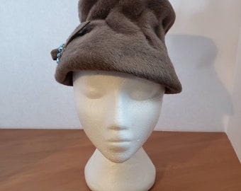 Vintage Woman’s Helen Yoffe Bucket Hat Beige