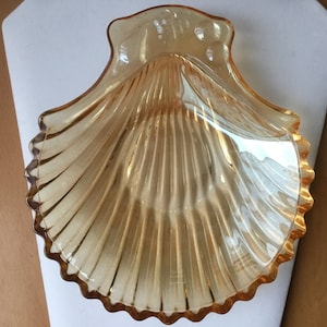 Vintage Muschel förmige Karneval irisierende Glasschale