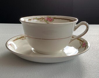 Juego de taza de té y platillo vintage Johnson Brothers con rosas rosas