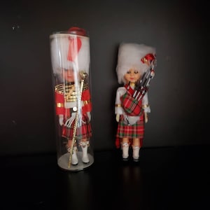 Vintage Pair Muñecas Británicas miniatura de 6 pulgadas de alto