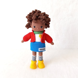 Zabawka afrykańska szydełkowa, lalka czarna Amigurumi, lalka afrykańska szydełkowa, lalka afroamerykańska szydełkowana, prezent dla dzieci, spersonalizowana lalka czarna