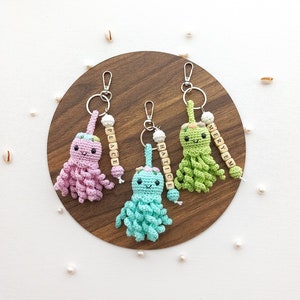 Crochet Jellyfish Keychain: Personalized Cotton Amigurumi Gift