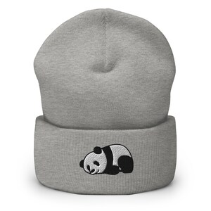 Panda perezoso bordado gorro con puños, amante de los pandas, regalo de panda, sombrero de panda, panda lindo, panda divertido, invierno de panda, panda kawaii, sombrero de gorro