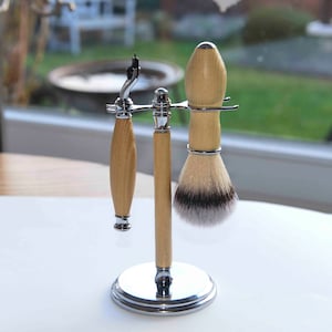 Shaving stand (Robinia) with razor (Gillette Mach 3) and brush (chrome) at a special price