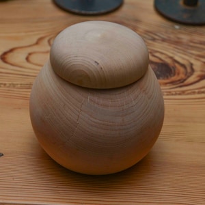 Lata para té y café con tapa de rosca fabricada en madera de pino