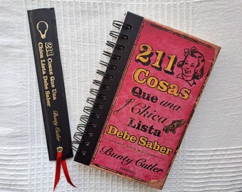 Cuaderno hecho a mano con el libro "211 Cosas que una chica lista debe saber"