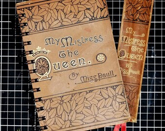 美しいアンティーク ビクトリア朝の小説ノート (1886 年) 「THE MISTRESS the QUEEN」