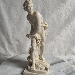 vintage A. Santini Sculpture « David by Bernini » | Statue classique fabriquée en Italie | Reproduction d'art en plâtre Mid-Century