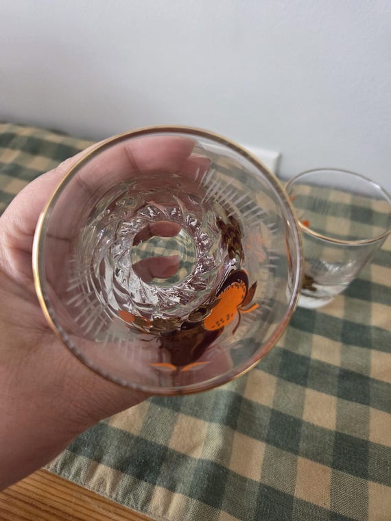 Vintage Fruchtsaftgläser 2er Set - 70er Jahre Goldrand Gläser mit Orangen- und Birnenmotiv - Retro Frühstücksküche Deko