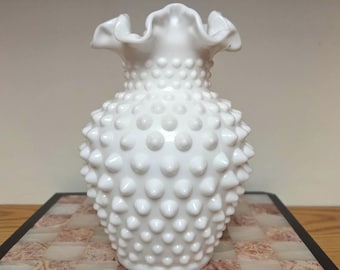Vaso vintage in vetro opalino con decorazione a rilievo, vaso bianco con volant, decorazione in stile cottage, vaso floreale in stile rustico, centrotavola per matrimonio, regalo, 15 cm