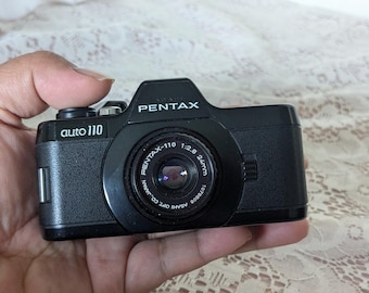 ペンタックス オート 110 フィルムカメラ（24 mm レンズ、AF130P