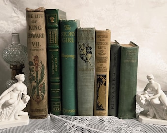 Green and Garden Vintage Book Collection | Cottagecore Library Decor | Antik och klassisk litteratur säljs styckvis/set
