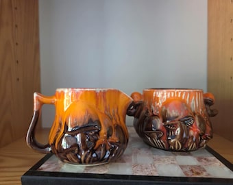 Juego de crema y azúcar con forma de seta vintage, jarra de crema y azucarero abiertos de cerámica con diseño de bosque, esmalte retro con efecto goteo en tonos naranja y marrón, decoración de cocina estilo cottagecore.