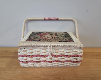 Vintage Nähkorb mit Gobelin-Deckel - Mit Pink Satin gefütterte Handwerksbox - Cottagecore Aufbewahrung - 1980er Jahre Korea Nähkorb