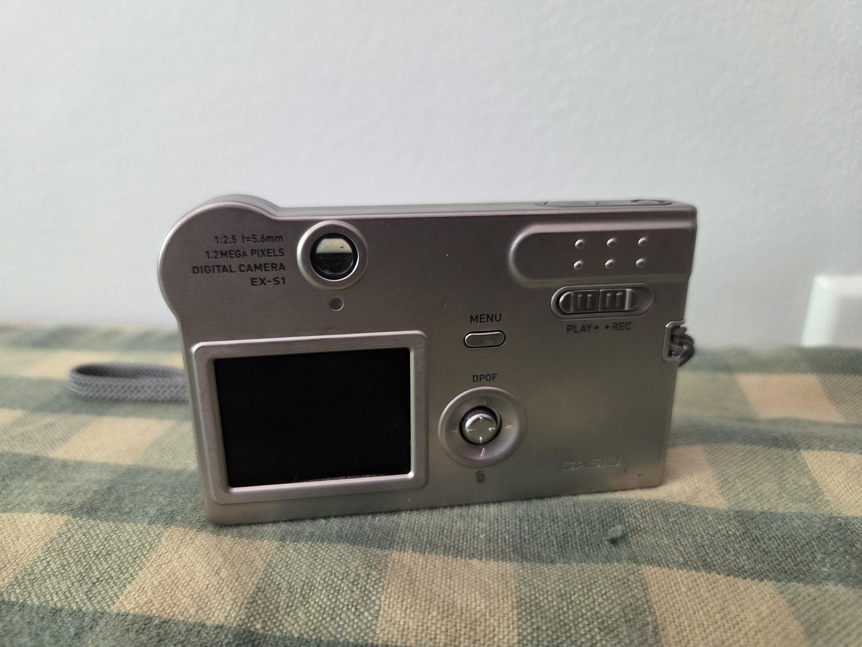 Casio Exilim EX S1 Wearable Card Camera Working Y2K Digital Camera