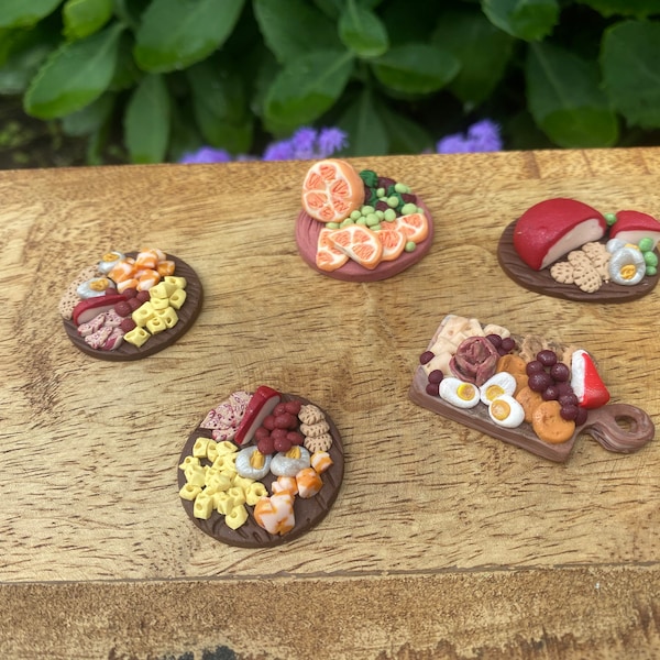 Mini-Charcuterie Board, cute decoration, tiny meat and cheese tray, handcrafted dollhouse mini, miniature decor, kitchen miniature