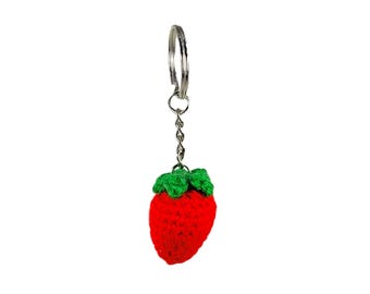 PDF-patroondownload: gehaakte mini-aardbeienamigurumi-sleutelhanger
