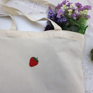 Cute Strawberry Fruit Embroidery Tote Bag, Aesthetic Canvas Tote Bag, Grocery Market Bag, Shoulder Bag, Eco Friendly Reusable Tote