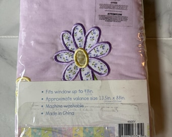 Cenefa de mariposas en tonos pastel con alas de gasa: decoración infantil de estilo cottagecore.