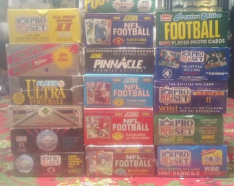 Huge Bulk Lot of 100 Unopened Old Vintage NFL Football Sports Trading Cards in 7 Wax Packs NEW