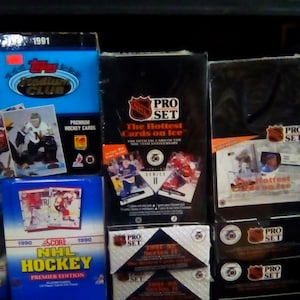 Große Menge von 57 ungeöffneten alten Vintage NHL Hockey Sport-Sammelkarten in 4 Wax Packs NEU