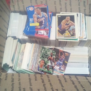 Lot de 300-350 cartes de basket-ball NBA en bon état