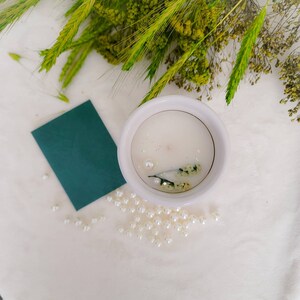 Pearl candle 16 oz Soy Wax Candle with a hint of Fruit Slices scent, Decorated