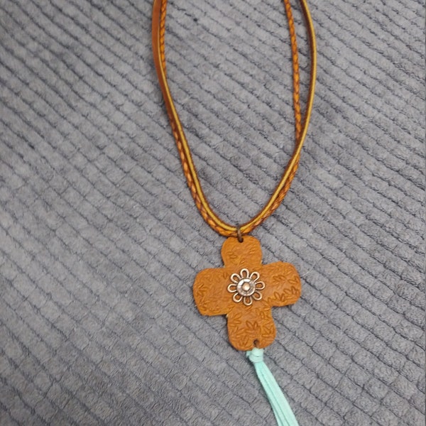 leather choker necklace with flower design pendant with toggle clasp new handmade inv022