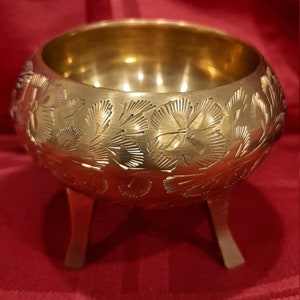 Vintage Indian hand crafted engraved Flower pattern solid Brass Sugar bowel on legs. Circa second half 20th century.