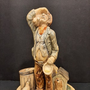 Original Vintage NATURCRAFT Giftware Company Handgefertigte Steinzeug-Figur Nummerierte # 834 Betitelt &quot;LATE HOMER&quot; Congleton England Circa 1970er Jahre