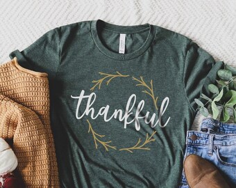 TooLoud Cute Pilgrim Couple Happy Thanksgiving Sweatshirt TooLoud Cute Pilgrim Couple Happy Thanksgiving Sweatshirt