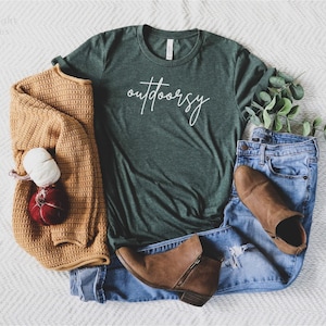 Outdoorsy Shirt, outdoorsy T-Shirt, outdoorsy Tank, Cute Gifts for Introverts, Cute Gifts for Introverts, Introvert, Homebody Shirt afbeelding 1