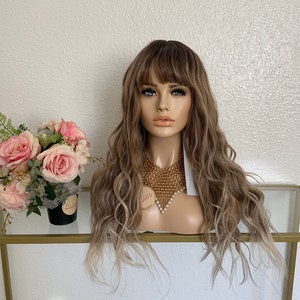 24&#39;&#39; brown highlight wavy synthetic wig with bang  | Little Wig Museum hairloss, alopeica chemo wig, cosplay Handmade wigs Glueless Wigs