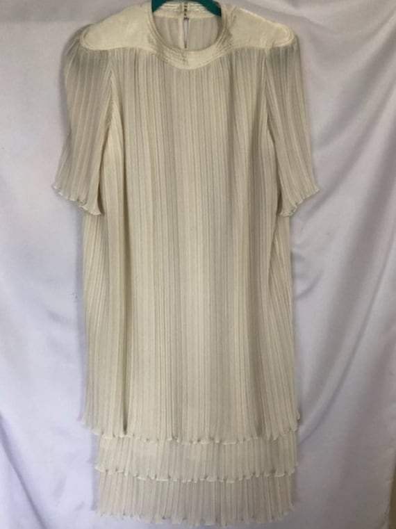 New Womens Ivory Pleated Dress Size 16