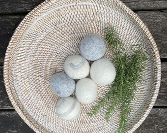 Wool Dryer Balls in beautiful cotton gift bag. All-natural Set of 6, mixed of colours (White and Grey) Made of 100% premium New Zealand wool