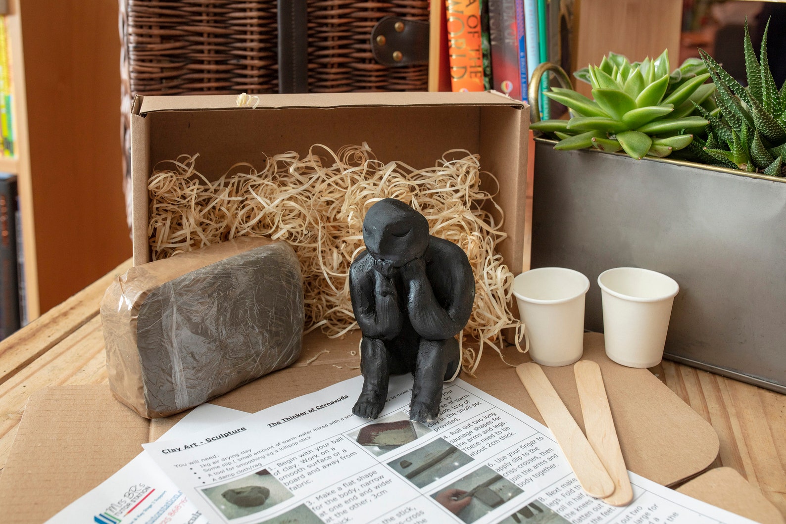 огнеупорная глина. кусок глины. глина кембрийская голубая исцеление. килограмм глины. белая глина для лепки.