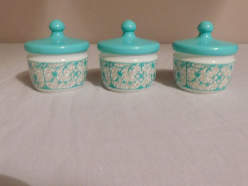 Three 1960/'s Vintage White and blue abstract design patterned plastic vanity dressing table pots with matching lids