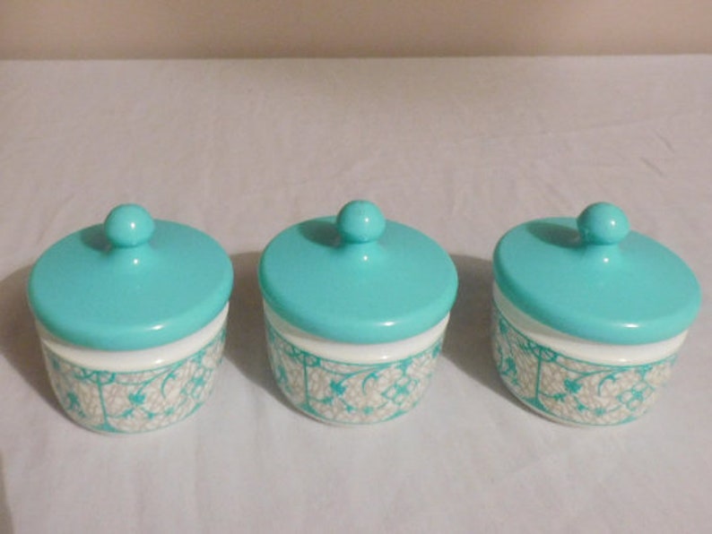 Three 1960/'s Vintage White and blue abstract design patterned plastic vanity dressing table pots with matching lids