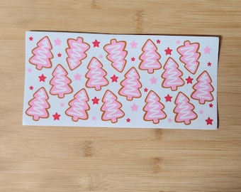 Biscuits de sapin de Noël roses UV DTF 16 oz. Prêt à poser, emballage d'hiver, cadeau