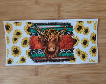 Emballage de tasse de vache des montagnes UV DTF avec tournesols, emballage de tasse de 16 oz. prêt à poser, prêt à expédier, emballage floral, tasse d'été, cadeau