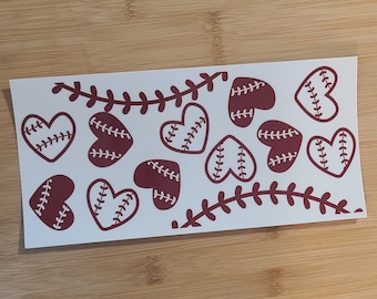 Emballage pour gobelets de sport Emballage pour gobelets UV DTF, coeur de football, prêt à poser de 16 oz.