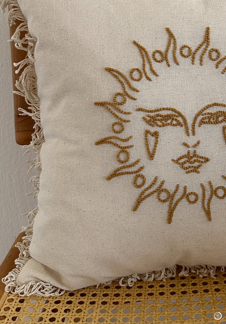 Galia Tasarim Sunburst Punch Needle Embroidered Linen Cushion Cover with Fringed Edges image 2