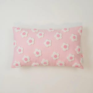 Galia Tasarim - Funda de almohada Blush Daisy Bloom 30 x 50 cm