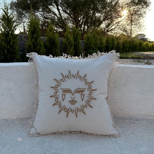 Galia Tasarim Sunburst Punch Needle Embroidered Linen Cushion Cover with Fringed Edges image 4