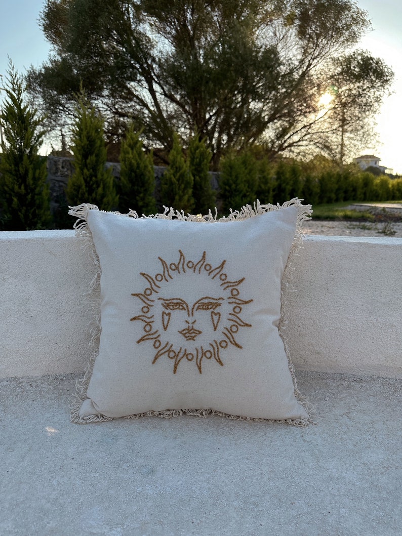 Galia Tasarim Sunburst Punch Needle Embroidered Linen Cushion Cover with Fringed Edges image 4