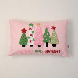Galia - Cojín Árbol Alegre y Brillante - Cojín Bordado Navideño Rosa - 35 x 55 cm